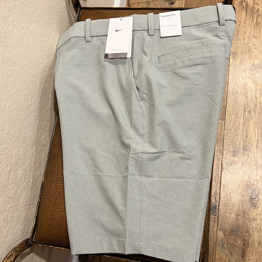Brand New Nike Gray Dri-Fit Stretch Comfortable Fabric Standard Fit Golf Shorts! - Picture 3 of 8
